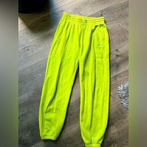 Nike Sportswear Women's Essential Fleece Pants Small